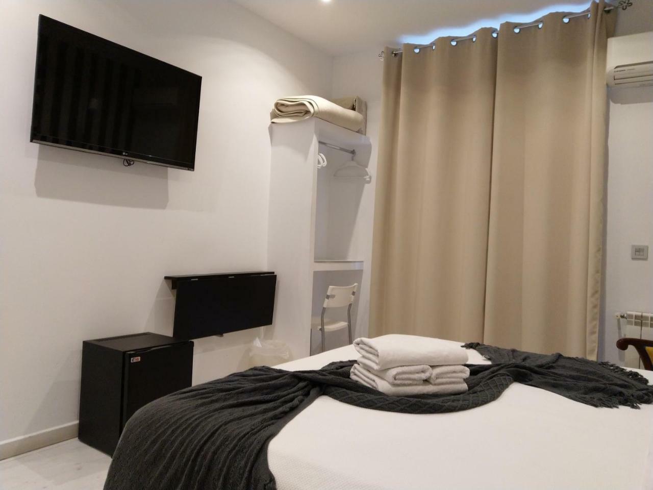 Hostal Mendoza Madrid Luaran gambar